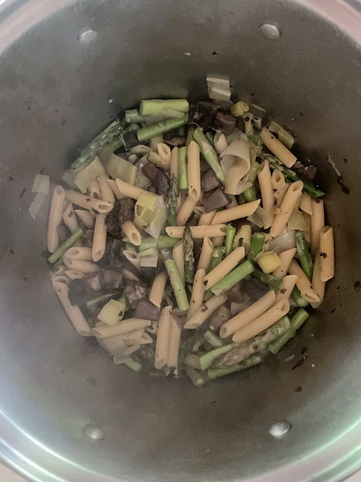 Add asparagus and cream