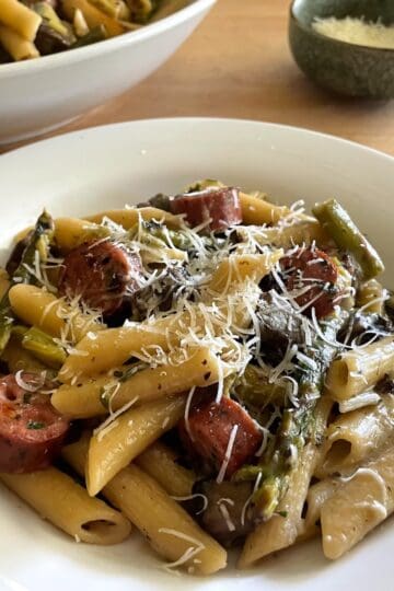 Spring Vegetable and Chicken Sausage One Pot Pasta feature photo