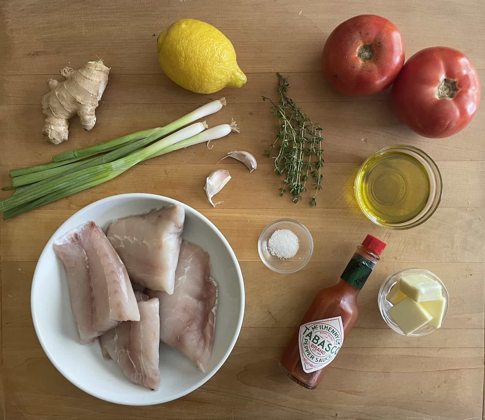 Tomato topped red snapper ingredients