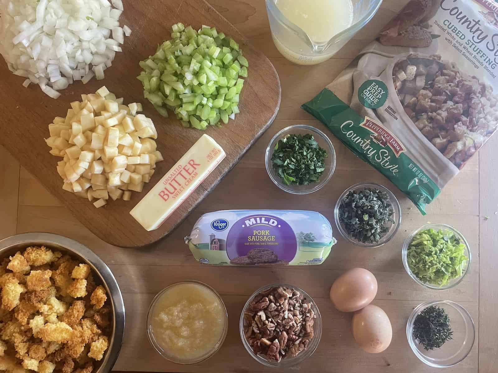 Sausage, Apple and Cornbread Stuffing Ingredients
