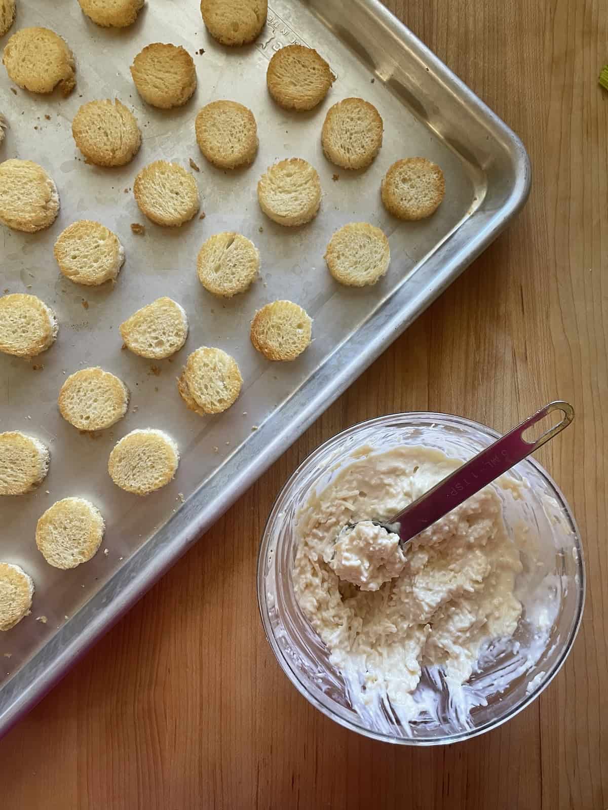 topping bread rounds