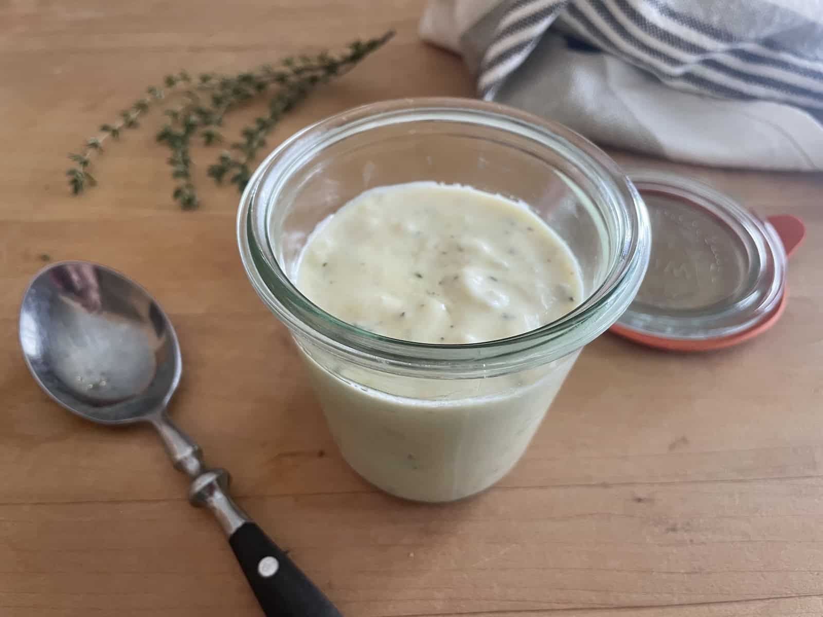 White pizza sauce with thyme
