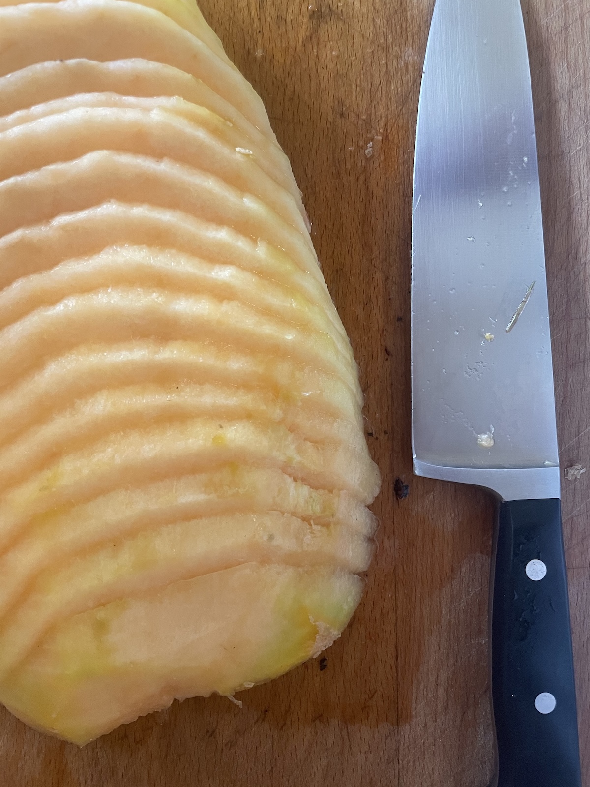sliced cantaloupe